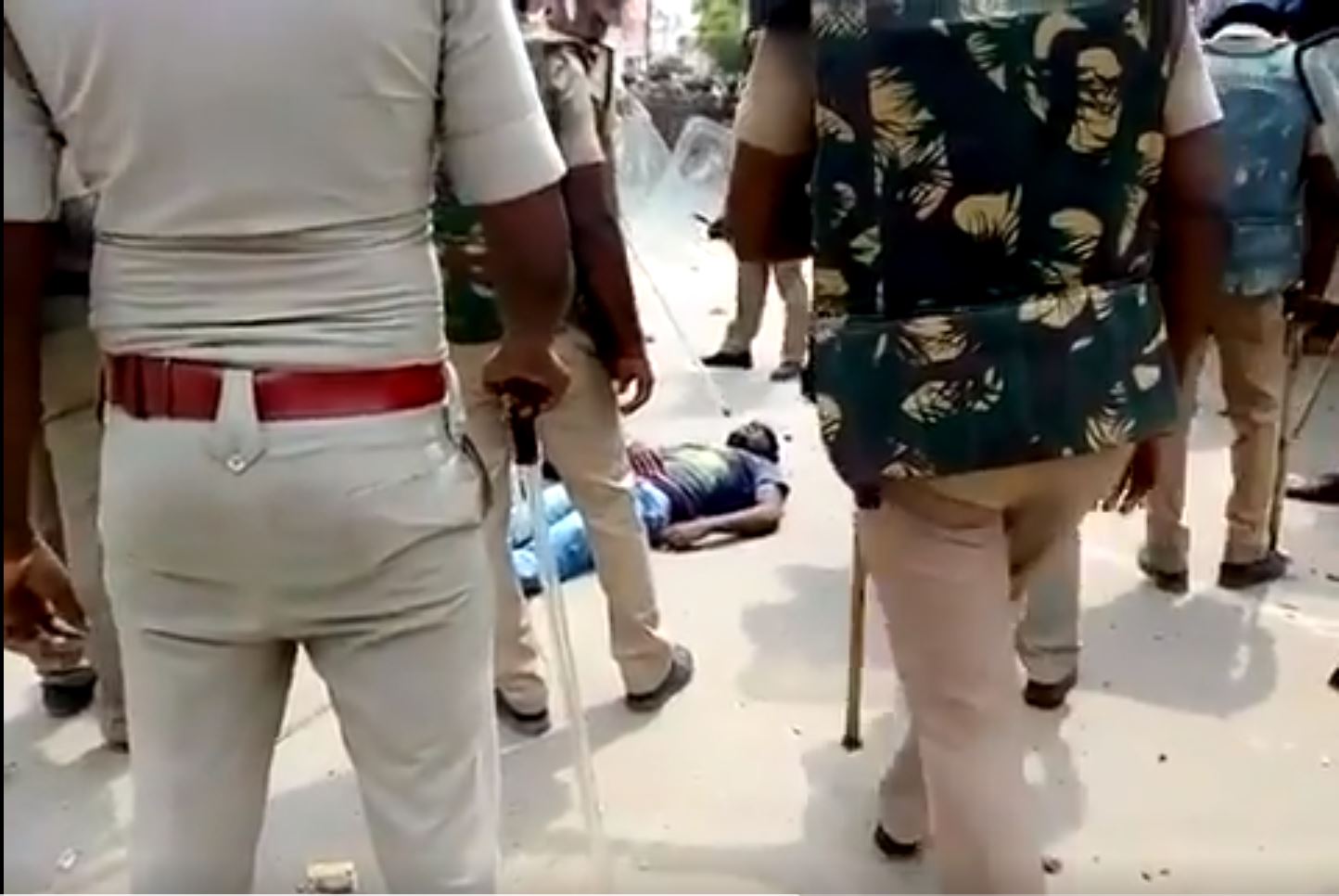 তুতিকোরিণ পুলিশের অমানবিকতার ভিডিও তুতিকোরিণ পুলিশের অমানবিকতার ভিডিও