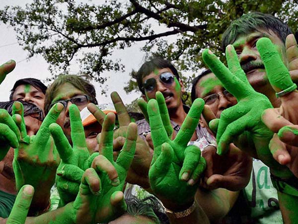 তৃণমূলকে হারানোর ‘কাণ্ডারি’ই মমতার দলে! মানবসেবাকে ‘ধর্ম’ মেনে শুভেন্দুর ডাকে সাড়া তৃণমূলকে হারানোর ‘কাণ্ডারি’ই মমতার দলে! মানবসেবাকে ‘ধর্ম’ মেনে শুভেন্দুর ডাকে সাড়া