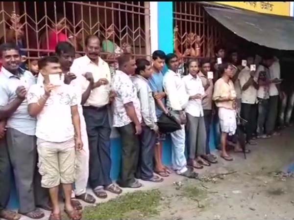 ব্যালট বক্স পুড়ল শিকারপুরে, স্থগিত ভোটগ্রহণ, চাঞ্চল্য এলাকায় ব্যালট বক্স পুড়ল শিকারপুরে, স্থগিত ভোটগ্রহণ, চাঞ্চল্য এলাকায়