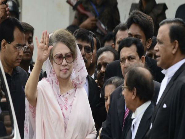 খালেদা জিয়ার জীবন নিয়ে শঙ্কা তৈরি হয়েছে বলে বলছেন তার চিকিৎসক খালেদা জিয়ার জীবন নিয়ে শঙ্কা তৈরি হয়েছে বলে বলছেন তার চিকিৎসক