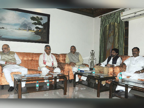 লক্ষ্য ১০০ শতাংশ, বুথ কমিটিই নেই! দিলীপ-মুকুলদের তিন মাস সময় দিলেন অমিত লক্ষ্য ১০০ শতাংশ, বুথ কমিটিই নেই! দিলীপ-মুকুলদের তিন মাস সময় দিলেন অমিত