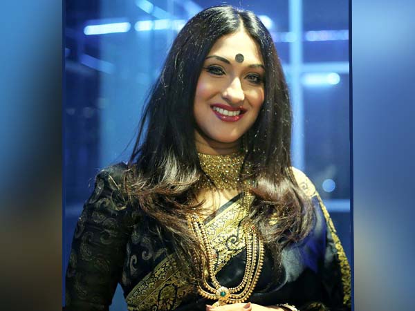 বিদেশে ঋতুপর্ণা, ছেলের পরীক্ষার আগে পড়াশুনোর তালিম দিচ্ছেন অভিনেত্রী বিদেশে ঋতুপর্ণা, ছেলের পরীক্ষার আগে পড়াশুনোর তালিম দিচ্ছেন অভিনেত্রী