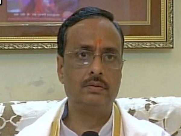 দীনেশের আরও কীর্তি
