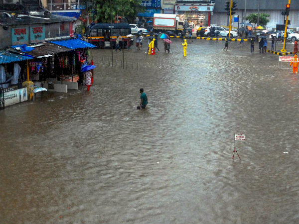 আহত বেশ কয়েকজন