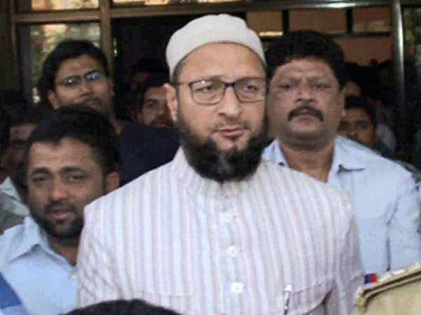 মোদী-রাহুলকে চ্যালেঞ্জ ওয়াইসির! সমর্থকদের যা বললেন হায়দরাবাদের এই নেতা মোদী-রাহুলকে চ্যালেঞ্জ ওয়াইসির! সমর্থকদের যা বললেন হায়দরাবাদের এই নেতা