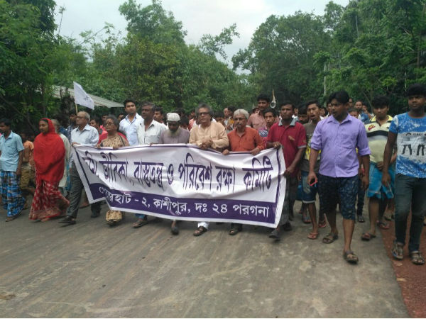 অলীক চক্রবর্তীকে গ্রেফতারের প্রতিবাদে উত্তাল ভাঙড়, মহামিছিল জমিরক্ষা কমিটির অলীক চক্রবর্তীকে গ্রেফতারের প্রতিবাদে উত্তাল ভাঙড়, মহামিছিল জমিরক্ষা কমিটির