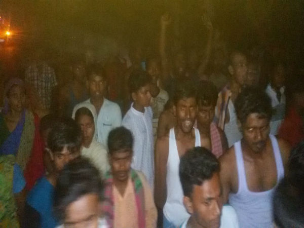 নকশাল নেতা অলীকের মুক্তির দাবি! আন্দোলনের নতুন পন্থায় ভাঙরবাসী নকশাল নেতা অলীকের মুক্তির দাবি! আন্দোলনের নতুন পন্থায় ভাঙরবাসী