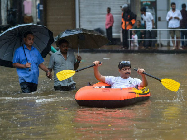 ট্যাঙ্কারের তলায় চাপা পড়ে মৃত