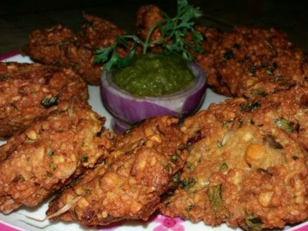 পেঁয়াজ বা ডালের পকোড়া