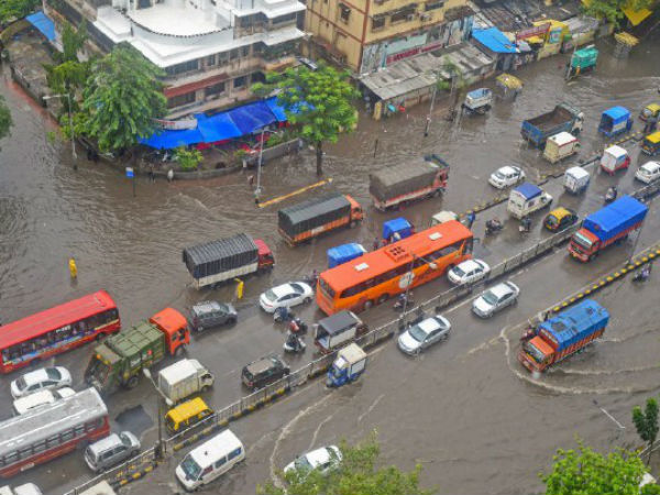 ১১টি অঞ্চলে বেশি জল