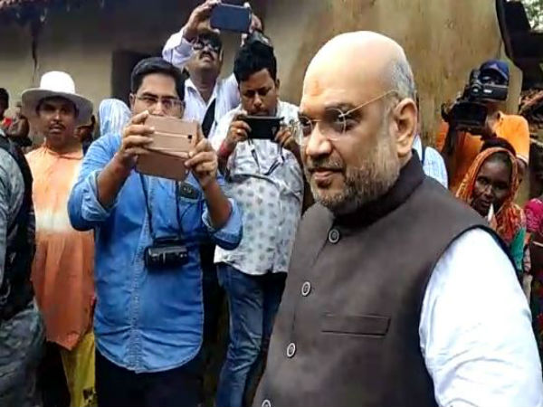 অমিত শাহের কর্মসূচিতে বিশৃঙ্খলা! নির্দিষ্ট বাড়িতে গিয়ে হল না কথা বলা অমিত শাহের কর্মসূচিতে বিশৃঙ্খলা! নির্দিষ্ট বাড়িতে গিয়ে হল না কথা বলা