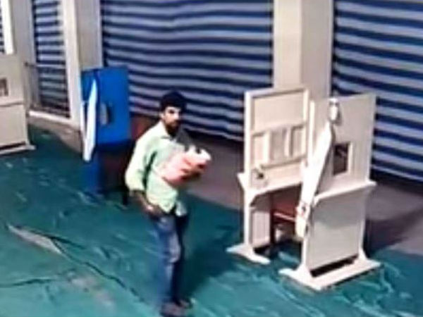 ঘন ঘন সন্তান হওয়া নিয়ে সামাজিক বিদ্রুপ! ঘন ঘন সন্তান হওয়া নিয়ে সামাজিক বিদ্রুপ!