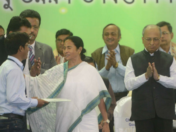 গ্রন্থন-সঞ্জীবনীদের মহা-সংবর্ধনা ভবিষ্যতের বার্তা মমতার গ্রন্থন-সঞ্জীবনীদের মহা-সংবর্ধনা ভবিষ্যতের বার্তা মমতার