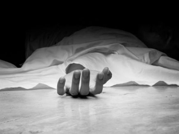কল্যাণীতে নৃশংস খুন! সাতসকালে উদ্ধার দ্বাদশ শ্রেণির ছাত্র-সহ ২ জনের দেহ কল্যাণীতে নৃশংস খুন! সাতসকালে উদ্ধার দ্বাদশ শ্রেণির ছাত্র-সহ ২ জনের দেহ