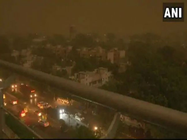 ফের ধূলো ঝড়, প্রাকৃতিক দুর্যোগ, দিশেহারা রাজধানী ফের ধূলো ঝড়, প্রাকৃতিক দুর্যোগ, দিশেহারা রাজধানী