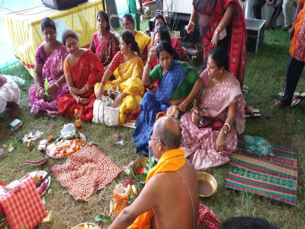একধাপ এগিয়ে গেল দক্ষিণের গ্রিন পার্ক আবাসিক বৃন্দ! খুঁটি পুজো দিয়ে পুজোর কাজ শুরু একধাপ এগিয়ে গেল দক্ষিণের গ্রিন পার্ক আবাসিক বৃন্দ! খুঁটি পুজো দিয়ে পুজোর কাজ শুরু