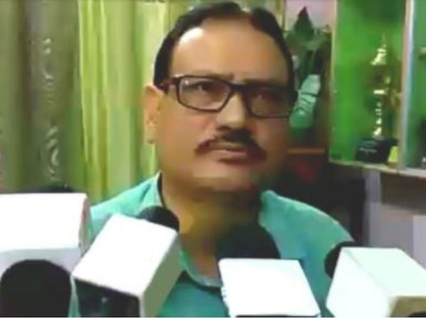 মাধ্যমিকের প্রশ্নফাঁস কেলেঙ্কারির নায়ক হেডমাস্টারকে বদলির নির্দেশ মাধ্যমিকের প্রশ্নফাঁস কেলেঙ্কারির নায়ক হেডমাস্টারকে বদলির নির্দেশ