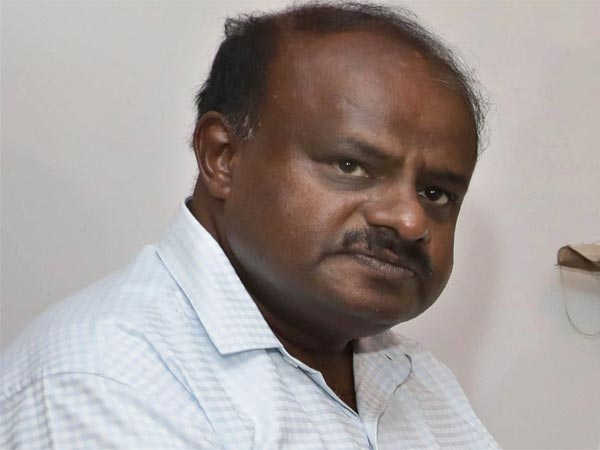 কর্ণাটকে মন্ত্রিসভায় জায়গা না পাওয়ায় বিদ্রোহ কর্ণাটকে মন্ত্রিসভায় জায়গা না পাওয়ায় বিদ্রোহ