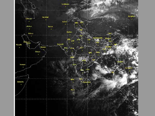 তামিলনাড়ু-কর্ণাটকে মৌসুমী বায়ু, বেঙ্গালুরুতে বৃষ্টির সম্ভাবনা! আর কোথায় বৃষ্টি, জেনে নিন বিস্তারিত তামিলনাড়ু-কর্ণাটকে মৌসুমী বায়ু, বেঙ্গালুরুতে বৃষ্টির সম্ভাবনা! আর কোথায় বৃষ্টি, জেনে নিন বিস্তারিত