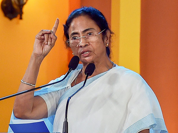 মমতার হাত ধরে নয়া পরিষেবা, কলকাতার তস্য সরু গলিতে এবার ঢুকতে পারবে দমকল মমতার হাত ধরে নয়া পরিষেবা, কলকাতার তস্য সরু গলিতে এবার ঢুকতে পারবে দমকল