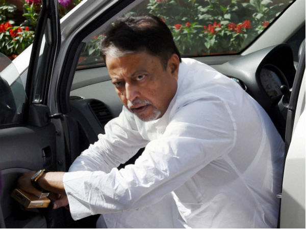 সুদীপ্ত সেনকে ছবি বিক্রি নিয়ে দুই মুকুলের দুই মন্তব্য! ফের সিবিআই তলবের সম্ভাবনা সুদীপ্ত সেনকে ছবি বিক্রি নিয়ে দুই মুকুলের দুই মন্তব্য! ফের সিবিআই তলবের সম্ভাবনা