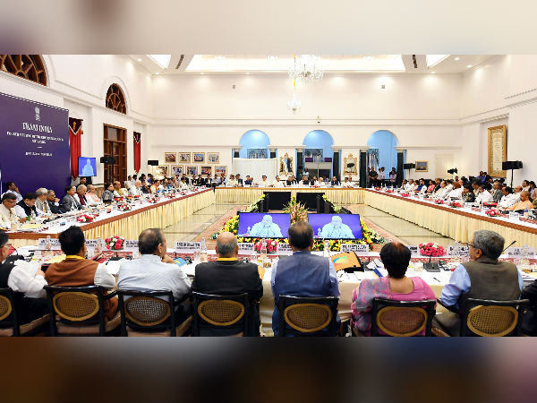 মমতাকে কিস্তিমাত করলেন মোদী, বিরোধিতা উপেক্ষা করে ‘টিম ইন্ডিয়া’ তত্ত্বে একতার বার্তা মমতাকে কিস্তিমাত করলেন মোদী, বিরোধিতা উপেক্ষা করে ‘টিম ইন্ডিয়া’ তত্ত্বে একতার বার্তা