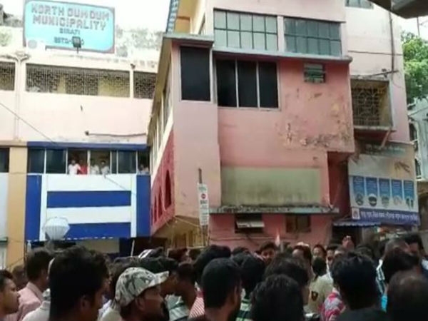 গোষ্ঠীদ্বন্দ্বে জেরবার শাসকের পদক্ষেপ! পদ থেকে সরানো হল একাধিক নেতাকে গোষ্ঠীদ্বন্দ্বে জেরবার শাসকের পদক্ষেপ! পদ থেকে সরানো হল একাধিক নেতাকে