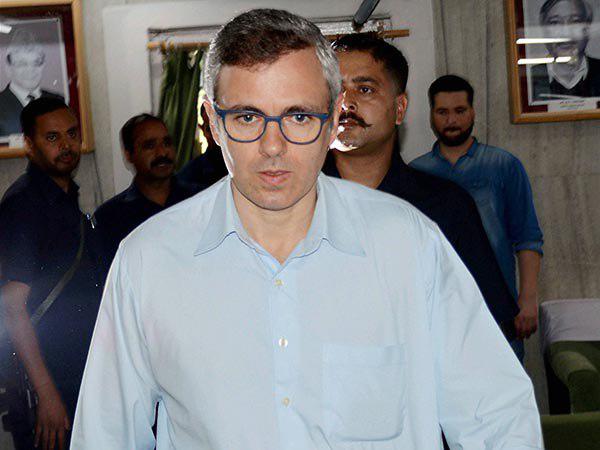 কাশ্মীরে কি ফের সরকার গঠনের দাবি জানাবেন ওমর আবদুল্লা! কাশ্মীরে কি ফের সরকার গঠনের দাবি জানাবেন ওমর আবদুল্লা!