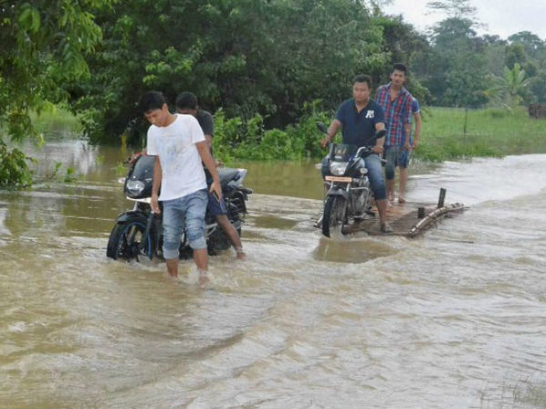 ভয়াবহ হয়ে উঠছে উত্তপূর্বের বন্যা পরিস্থিতি,মৃত ৯ জন, জলবন্দি হাজারের বেশি মানুষ ভয়াবহ হয়ে উঠছে উত্তপূর্বের বন্যা পরিস্থিতি,মৃত ৯ জন, জলবন্দি হাজারের বেশি মানুষ