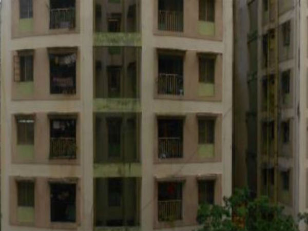 পুলিশ আবাসনেই বহিরাগতদের হামলা! নিরাপত্তাহীনতায় পরিবারের সদস্যরা পুলিশ আবাসনেই বহিরাগতদের হামলা! নিরাপত্তাহীনতায় পরিবারের সদস্যরা