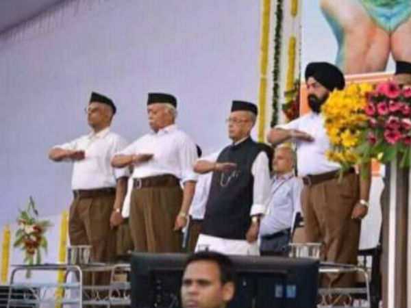 ঠিক যেরকম আশঙ্কা করেছিলেন শর্মিষ্ঠা মুখার্জি, বাস্তবেও ঘটলো তাই। বৃহস্পতিবারই আরএসএস-এর এক কর্মসূচীতে প্রধান অতিথি হিসেবে গিয়েছিলেন প্রাক্তন রাষ্ট্রপতি প্রণব মুখোপাধ্যায়। কয়েক ঘন্টা যেতে না যেতেই সেই সভায় তাঁর একটি ছবি ভাইরাল হল ইন্টারনেটে। ছবিতে দেখা যাচ্ছে আরএসএস-এর বাদামী টুপি মাথায় প্রণব বাবু আরএসএস কায়দায় স্যালুট করছেন। বলা বাহুল্য এররকম কিছু করেননি প্রণব। ছবিটি আসল ছবির উপর সুপার ইমপোজ করে বানানো। বরং আরএসএস-এর মঞ্চ থেকেই বিজেপির সংকীর্ণ রাজনীতির সমালোচনা করেন তিনি। দৃঢ় কন্ঠে জানান, এক ভাষা, এক ধর্ম বা এক জাতি নয়, ভারতের জাতীয়তাবাদের ভিত্তি বহুত্ববাদ ও সহিষ্ণুতা। কিন্তু তাঁর সেই বক্তৃতা ভুলে ইন্টারনেট মেতে আছে প্রণবের স্যালুট করার ভূয়ো ছবি নিয়েই। শুক্রবার এই ছবিটি শেয়ার করে প্রণব কন্যা তথা কংগ্রেস নেত্রী শর্মিষ্ঠা মুখার্জী বলেন, তিনি ঠিক এই ভয়টাই পাচ্ছিলেন। জানান, বিজেপি ও আরএসএস-এর ডার্টি ট্রিক ডিপার্টমেন্ট এভাবেই প্রণবকে কলুষিত করে নিজেদের উগ্র হিন্দুত্বের রাজনীতির কাজে লাগাবে বলেই তিনি সতর্ক করেছিলেন তাঁরা বাবাকে। আরও একটি টুইটে শর্মিষ্ঠা জানান, এই ছবি বিতর্কের ঘটনা থেকেই প্রণববাবু বুঝতে পারবেন আরএসএস-এর সভায় গিয়ে তিনি কত বড় ভুল করেছেন। তিনি বলেন, প্রণব মুখোপাধ্যায় যে আরএসএস-এর সভায় গিয়ে তাদের বুলি আওড়াবেন না, তা আরএসএস-ও জানত। কিন্তু তাঁর আরএসএস-এর সদর দফতরে আসা ও বক্তৃতা দেওয়ার যে ছবি ও ভিডিও থাকবে, তা নিয়ে নোংরা খেলা চলবে আরএসএস-বিজেপির। আজ যেভাবে ছবিটি বিকৃত করা হয়েছে, সেভাবেই ভবিষ্যতেও করা হবে। বস্তুত প্রণববাবুর আরএসএস-এর মঞ্চে আসা অপছন্দ ছিল কংগ্রেস হাইকমান্ডেরও। আহমেদ প্যাটেল বলেছিলেন, প্রণবদার কাছ থেকে এরকমটা আশা করেননি। প্রণবের কন্যা তথা শর্মিষ্ঠা মুখোপাধ্যায়ও একাধিক টুইট করে বাবাকে আরএসএস দফতরে যাওয়ার বিপদ নিয়ে সাবধান করেছিলেন। বলেছিলেন, প্রণবের বক্তৃতা সবাই ভুলে যাবে। কিন্তু তার যাওয়ার ছবি-ভিডিওগুলোই রয়ে যাবে। আজকের ঘটনা কিন্তু তাঁর আশঙ্কাকেই সত্যি বলে প্রমাণ করলো। ঠিক যেরকম আশঙ্কা করেছিলেন শর্মিষ্ঠা মুখার্জি, বাস্তবেও ঘটলো তাই। বৃহস্পতিবারই আরএসএস-এর এক কর্মসূচীতে প্রধান অতিথি হিসেবে গিয়েছিলেন প্রাক্তন রাষ্ট্রপতি প্রণব মুখোপাধ্যায়। কয়েক ঘন্টা যেতে না যেতেই সেই সভায় তাঁর একটি ছবি ভাইরাল হল ইন্টারনেটে। ছবিতে দেখা যাচ্ছে আরএসএস-এর বাদামী টুপি মাথায় প্রণব বাবু আরএসএস কায়দায় স্যালুট করছেন। বলা বাহুল্য এররকম কিছু করেননি প্রণব। ছবিটি আসল ছবির উপর সুপার ইমপোজ করে বানানো। বরং আরএসএস-এর মঞ্চ থেকেই বিজেপির সংকীর্ণ রাজনীতির সমালোচনা করেন তিনি। দৃঢ় কন্ঠে জানান, এক ভাষা, এক ধর্ম বা এক জাতি নয়, ভারতের জাতীয়তাবাদের ভিত্তি বহুত্ববাদ ও সহিষ্ণুতা। কিন্তু তাঁর সেই বক্তৃতা ভুলে ইন্টারনেট মেতে আছে প্রণবের স্যালুট করার ভূয়ো ছবি নিয়েই। শুক্রবার এই ছবিটি শেয়ার করে প্রণব কন্যা তথা কংগ্রেস নেত্রী শর্মিষ্ঠা মুখার্জী বলেন, তিনি ঠিক এই ভয়টাই পাচ্ছিলেন। জানান, বিজেপি ও আরএসএস-এর ডার্টি ট্রিক ডিপার্টমেন্ট এভাবেই প্রণবকে কলুষিত করে নিজেদের উগ্র হিন্দুত্বের রাজনীতির কাজে লাগাবে বলেই তিনি সতর্ক করেছিলেন তাঁরা বাবাকে। আরও একটি টুইটে শর্মিষ্ঠা জানান, এই ছবি বিতর্কের ঘটনা থেকেই প্রণববাবু বুঝতে পারবেন আরএসএস-এর সভায় গিয়ে তিনি কত বড় ভুল করেছেন। তিনি বলেন, প্রণব মুখোপাধ্যায় যে আরএসএস-এর সভায় গিয়ে তাদের বুলি আওড়াবেন না, তা আরএসএস-ও জানত। কিন্তু তাঁর আরএসএস-এর সদর দফতরে আসা ও বক্তৃতা দেওয়ার যে ছবি ও ভিডিও থাকবে, তা নিয়ে নোংরা খেলা চলবে আরএসএস-বিজেপির। আজ যেভাবে ছবিটি বিকৃত করা হয়েছে, সেভাবেই ভবিষ্যতেও করা হবে। বস্তুত প্রণববাবুর আরএসএস-এর মঞ্চে আসা অপছন্দ ছিল কংগ্রেস হাইকমান্ডেরও। আহমেদ প্যাটেল বলেছিলেন, প্রণবদার কাছ থেকে এরকমটা আশা করেননি। প্রণবের কন্যা তথা শর্মিষ্ঠা মুখোপাধ্যায়ও একাধিক টুইট করে বাবাকে আরএসএস দফতরে যাওয়ার বিপদ নিয়ে সাবধান করেছিলেন। বলেছিলেন, প্রণবের বক্তৃতা সবাই ভুলে যাবে। কিন্তু তার যাওয়ার ছবি-ভিডিওগুলোই রয়ে যাবে। আজকের ঘটনা কিন্তু তাঁর আশঙ্কাকেই সত্যি বলে প্রমাণ করলো।