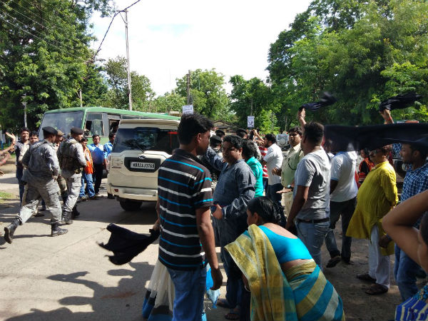 অমিত শাহের কর্মসূচিতে বিশৃঙ্খলা! নির্দিষ্ট বাড়িতে গিয়ে হল না কথা বলা অমিত শাহের কর্মসূচিতে বিশৃঙ্খলা! নির্দিষ্ট বাড়িতে গিয়ে হল না কথা বলা