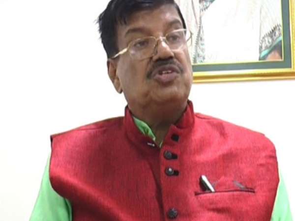 সাগরদিঘির জলে দাঁড় করিয়ে রাখা হবে দিলীপকে, এনকাউন্ডারের পাল্টা দিলেন মমতার মন্ত্রী সাগরদিঘির জলে দাঁড় করিয়ে রাখা হবে দিলীপকে, এনকাউন্ডারের পাল্টা দিলেন মমতার মন্ত্রী