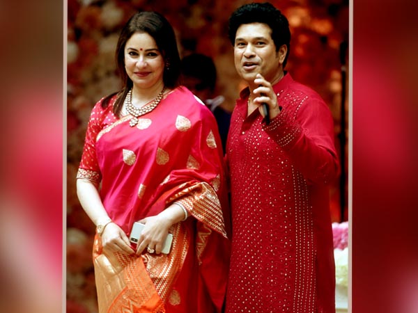 সস্ত্রীক হাজির সচিন