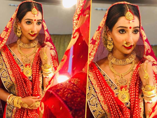 কনের সাজে সায়ন্তিকা, মাথায় সিঁদুর! শোরগোল এই ছবিকে ঘিরে কনের সাজে সায়ন্তিকা, মাথায় সিঁদুর! শোরগোল এই ছবিকে ঘিরে