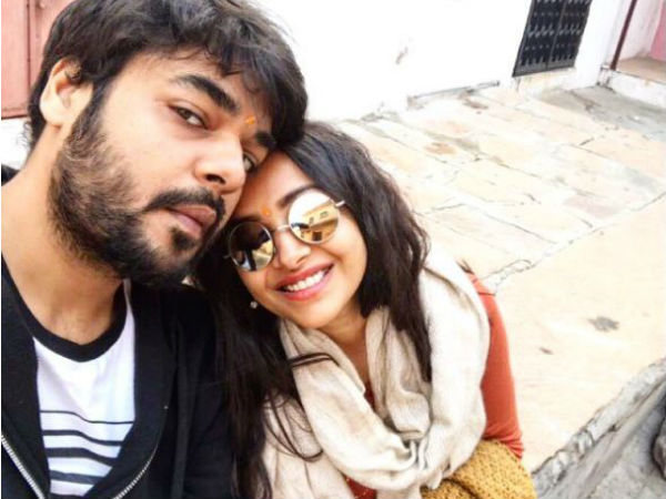 বেশ্যাবৃত্তির বিতর্ক পিছনে ফেলে বিয়ের পথে এগোচ্ছেন অভিনেত্রী শ্বেতা! হবু বর কে জানেন বেশ্যাবৃত্তির বিতর্ক পিছনে ফেলে বিয়ের পথে এগোচ্ছেন অভিনেত্রী শ্বেতা! হবু বর কে জানেন
