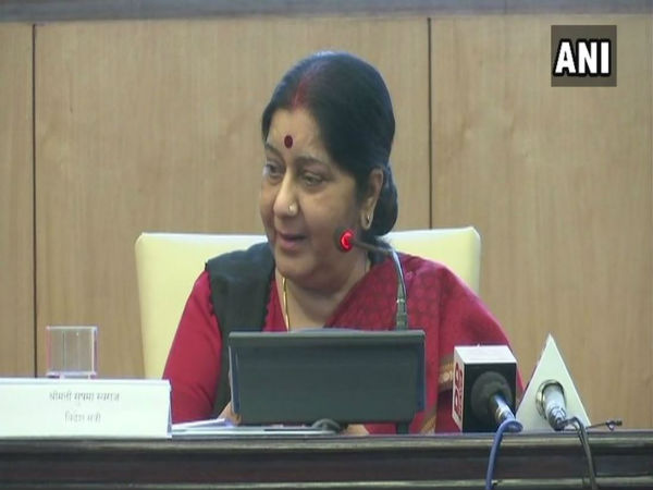 সুষমার নয়া উদ্যোগ, আরও সহজ হচ্ছে পাসপোর্টের আবেদন সুষমার নয়া উদ্যোগ, আরও সহজ হচ্ছে পাসপোর্টের আবেদন