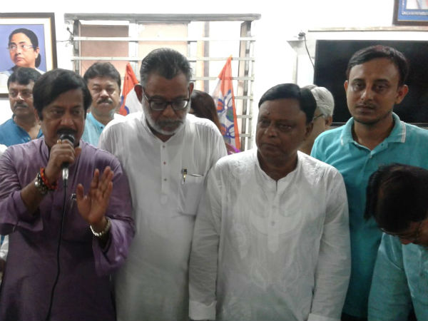 অন্ধকার থেকে আলোয় ফিরতে কোন পথ ধরলেন তন্ময় অন্ধকার থেকে আলোয় ফিরতে কোন পথ ধরলেন তন্ময়
