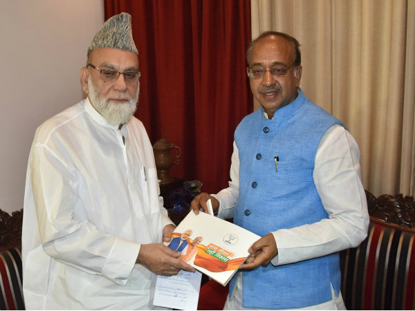 জামা মসজিদের প্রধান সকাশে বিজয় গোয়েল জামা মসজিদের প্রধান সকাশে বিজয় গোয়েল