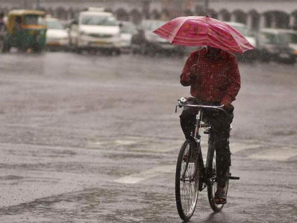 বঙ্গোপসাগরে ঘূর্ণাবর্ত! আগামি ২ দিন কি ভারী বৃষ্টি, যা বলছে হাওয়া অফিস বঙ্গোপসাগরে ঘূর্ণাবর্ত! আগামি ২ দিন কি ভারী বৃষ্টি, যা বলছে হাওয়া অফিস
