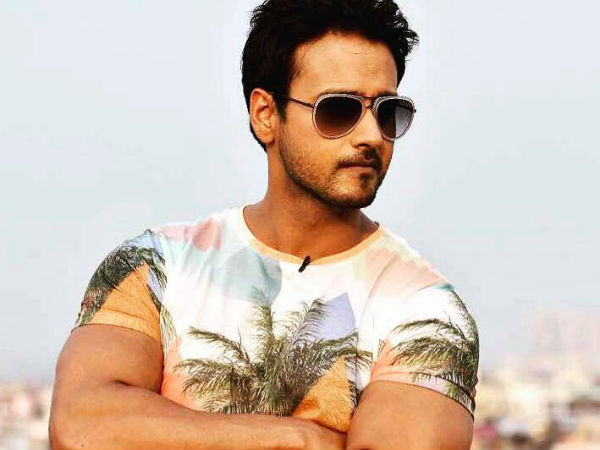 যশ দাশগুপ্ত