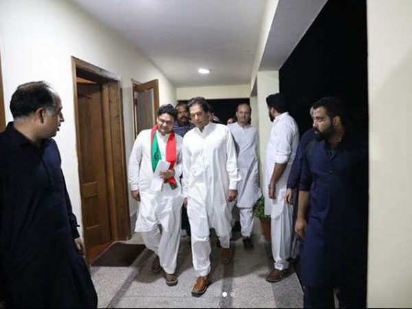 লক্ষ্যে না পৌঁছনো পর্যন্ত থামতে জানেন না ইমরান লক্ষ্যে না পৌঁছনো পর্যন্ত থামতে জানেন না ইমরান