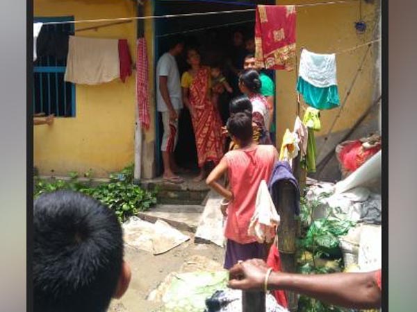 ১০ টাকার জন্য অমানবিক নির্যাতন শিশুকে, গরম খুন্তির ছ্যাঁকা ১০ টাকার জন্য অমানবিক নির্যাতন শিশুকে, গরম খুন্তির ছ্যাঁকা