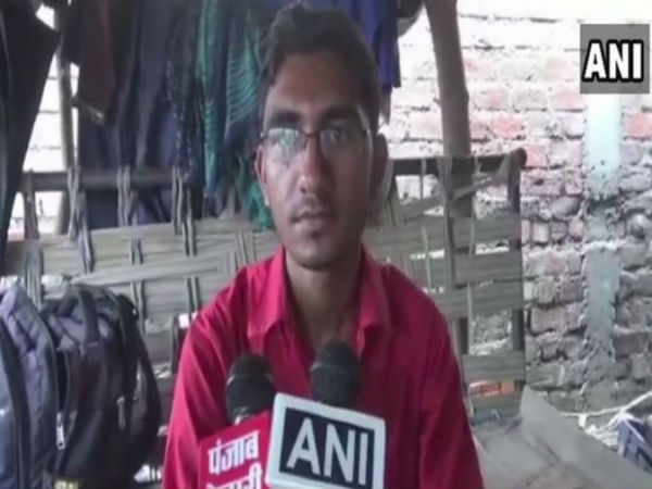 ইচ্ছা থাকলেই উপায়.....! প্রমাণ করলেন কাগজ কুড়ানির সন্তান ইচ্ছা থাকলেই উপায়.....! প্রমাণ করলেন কাগজ কুড়ানির সন্তান