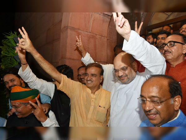বিপুল ভোটে পরাজিত হল অনাস্থা প্রস্তাব বিপুল ভোটে পরাজিত হল অনাস্থা প্রস্তাব