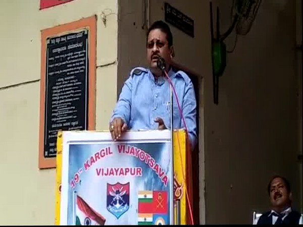 দেশকে সমস্যায় ফেলছেন বুদ্ধিজীবীরা! আর কী বলছেন মোদীর দলের বিধায়ক, জেনে নিন দেশকে সমস্যায় ফেলছেন বুদ্ধিজীবীরা! আর কী বলছেন মোদীর দলের বিধায়ক, জেনে নিন