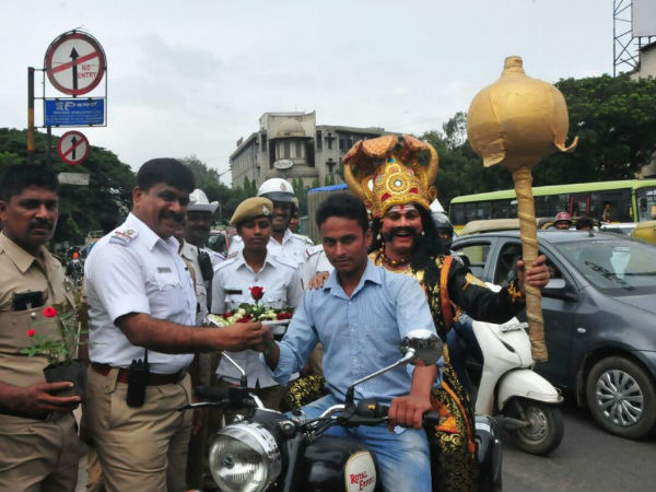 সাবধান! বেঙ্গালুরুর রাস্তায় যমরাজের হানা সাবধান! বেঙ্গালুরুর রাস্তায় যমরাজের হানা