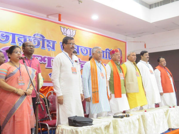 ‘অশ্বমেধে’র চার রথ মিশবে মোদীর সভায়, ঐতিহাসিক ব্রিগেডের পরিকল্পনা বিজেপির ‘অশ্বমেধে’র চার রথ মিশবে মোদীর সভায়, ঐতিহাসিক ব্রিগেডের পরিকল্পনা বিজেপির