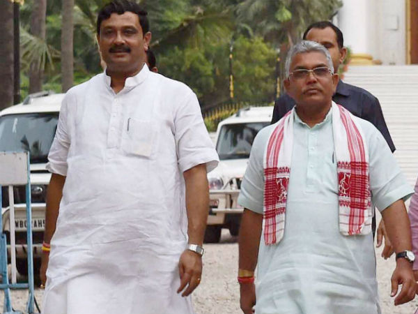 মমতার রাজ্যের সন্ত্রাসী-চেহারা দেশবাসীর কাছে তুলে ধরতে চায় বিজেপি, রাজধানীতে ধরনা মমতার রাজ্যের সন্ত্রাসী-চেহারা দেশবাসীর কাছে তুলে ধরতে চায় বিজেপি, রাজধানীতে ধরনা