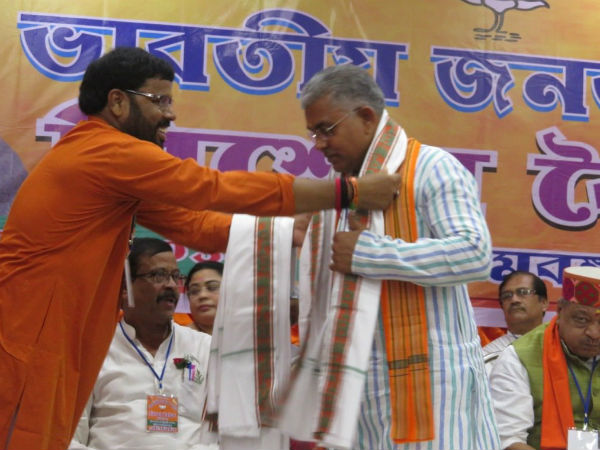 বাংলার ভাগ্য পরিবর্তন ২০১৯ ও ২০২১-এ! আর একবার মোদী সরকার স্লোগান দিলীপের বাংলার ভাগ্য পরিবর্তন ২০১৯ ও ২০২১-এ! আর একবার মোদী সরকার স্লোগান দিলীপের